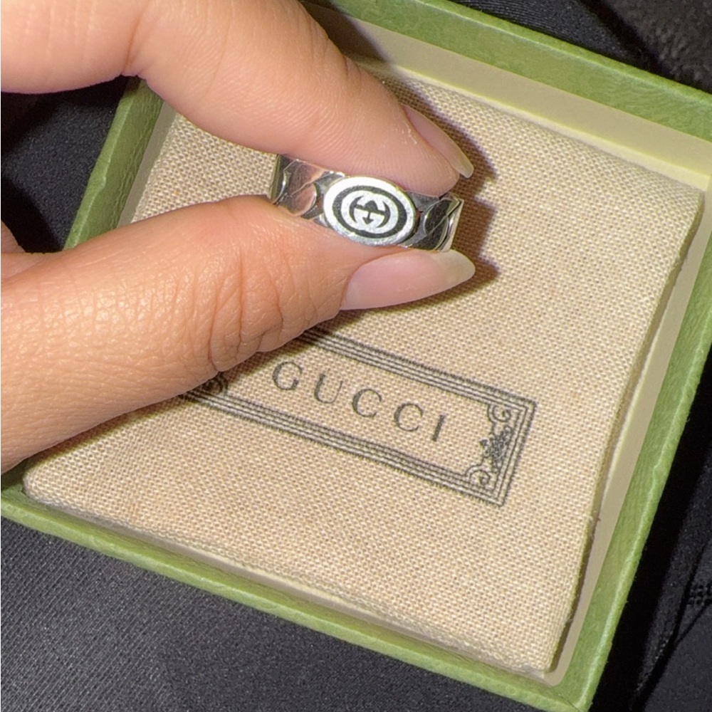 Gucci Twisted Silver Ring - Picture 2 of 3